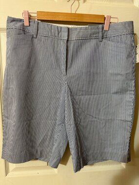 Talbots Perfect Short 10.5” Blue White Seersucker Striped Shorts Size 12 SKU168